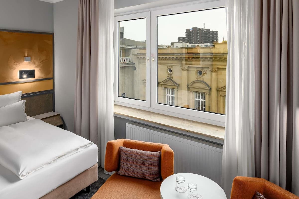 Standardzimmer, 1 Queen-Bett | Allergikerbettwaren, Zimmersafe, Schreibtisch, Verdunkelungsvorhänge