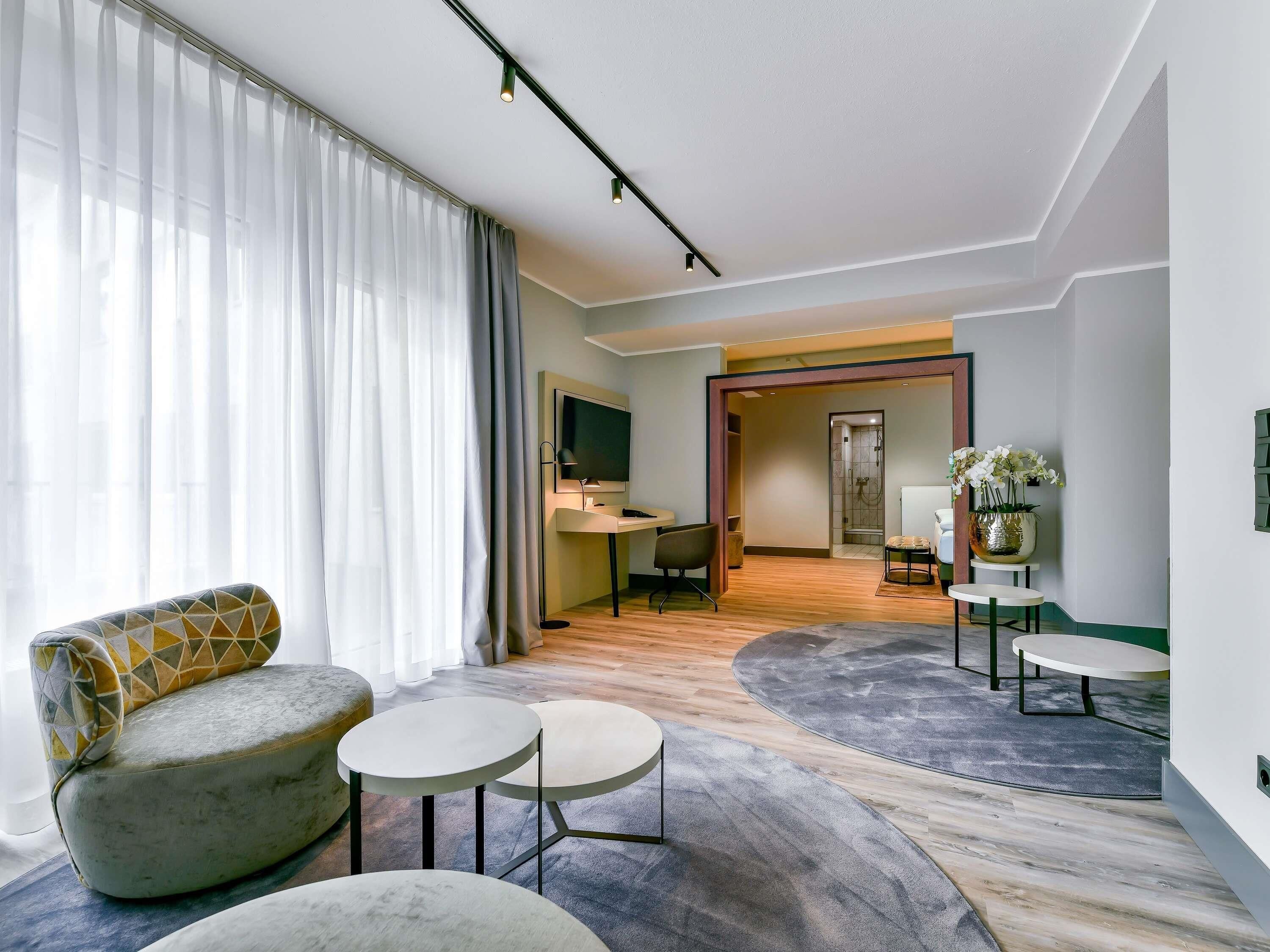 Executive-Suite, 1 King-Bett | Allergikerbettwaren, Zimmersafe, Schreibtisch, Verdunkelungsvorhänge