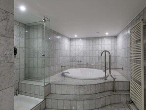 Suite Executive, 1 letto king | Biancheria da letto ipoallergenica, una cassaforte in camera
