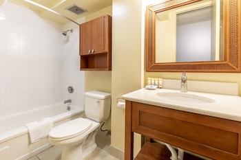 Studio Suite (2 Twin Beds) | In-room safe, desk, laptop workspace, blackout drapes at Pacific Monarch Hotel
