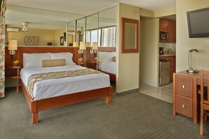 開放式套房, 部分海景 (1 Queen Bed) | 房內夾萬、書桌、手提電腦工作空間、遮光窗簾/窗簾