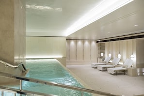Indoor pool, sun loungers