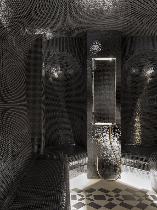 Couples treatment rooms, sauna, hot tub, steam room, body treatments