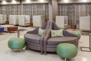 Lobby - Wyndham Garden Elk Grove Village/O'Hare (Elk Grove Village)