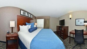 Deluxe Room, 1 King Bed | In-room safe, desk, iron/ironing board, free WiFi