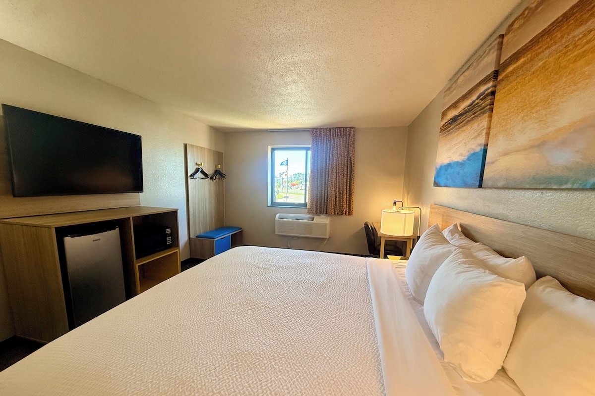 Desk, iron/ironing board, free WiFi, bed sheets