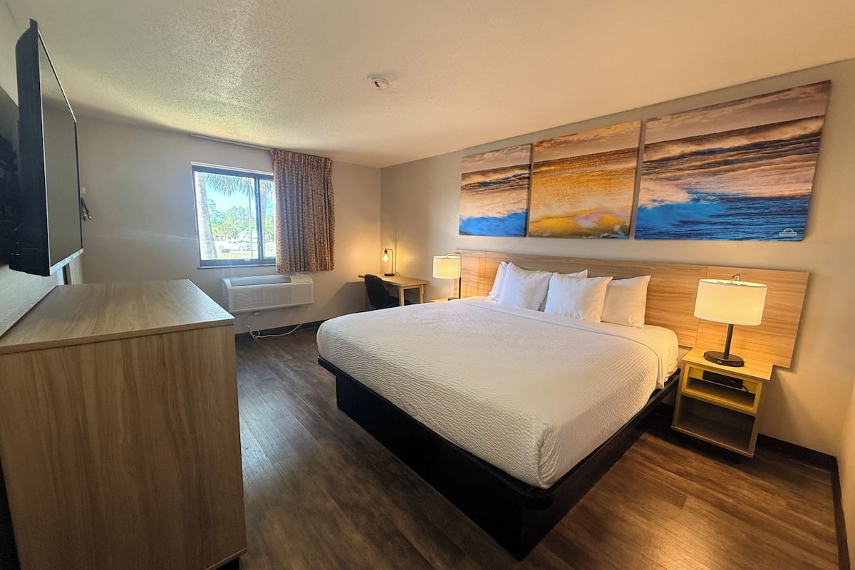 Desk, iron/ironing board, free WiFi, bed sheets