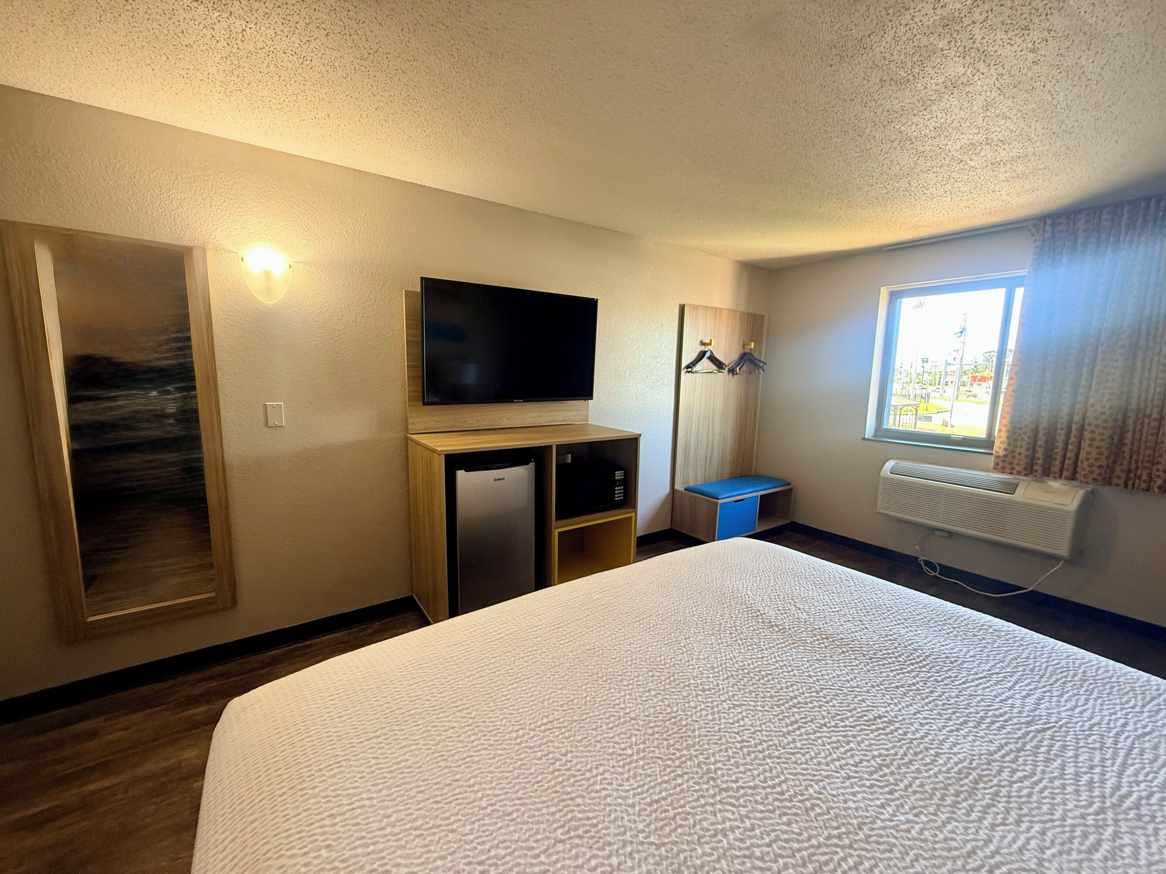 Työpöytä, silitysrauta/-lauta, ilmainen Wi-Fi, vuodevaatteet