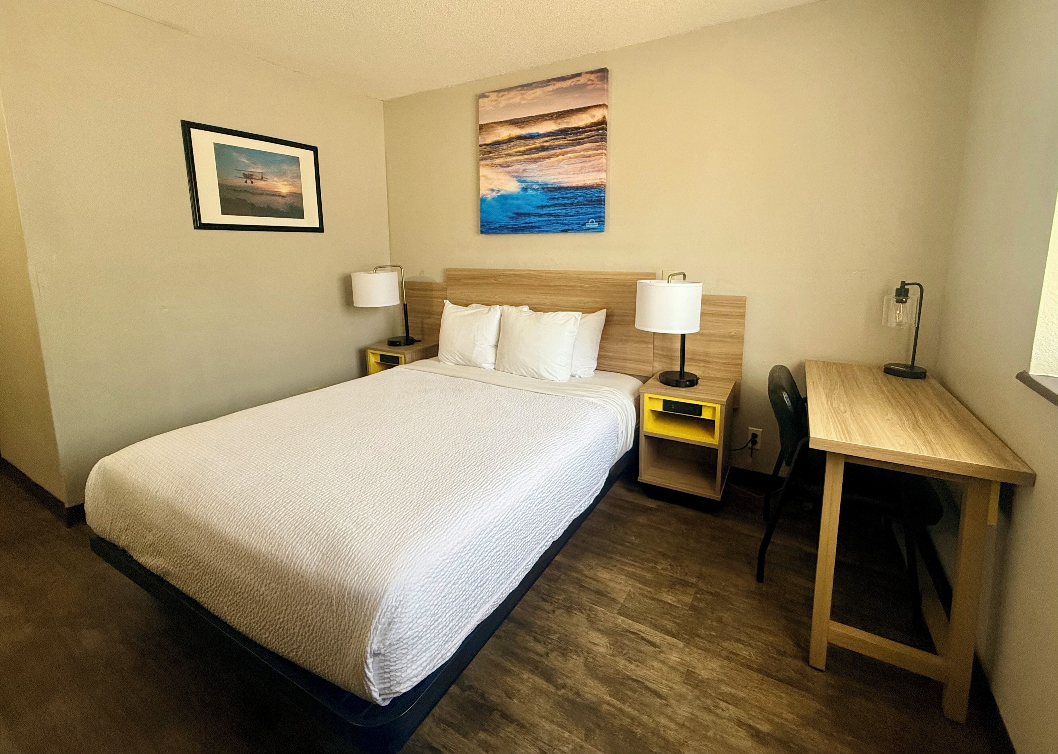 Room, 1 Queen Bed, Non Smoking, Ground Floor (Mobility, Hearing) | Desk, iron/ironing board, free WiFi, bed sheets