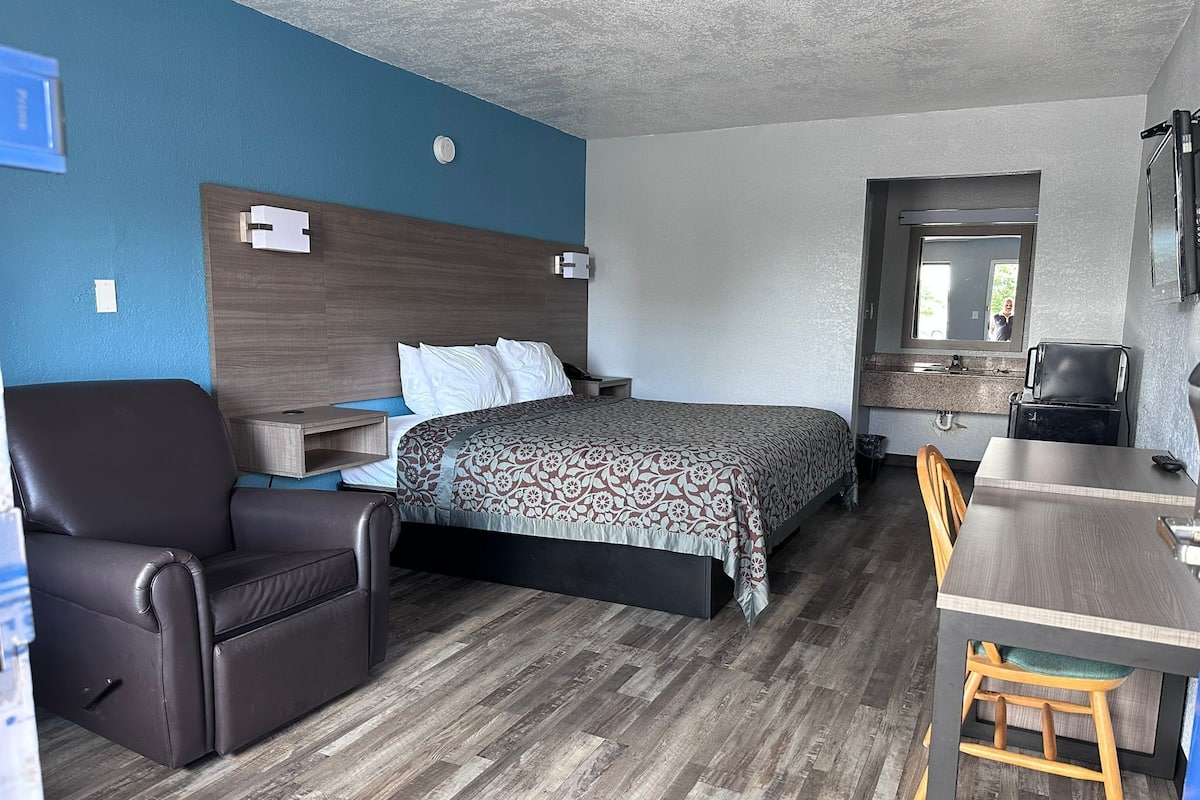 Desk, blackout drapes, iron/ironing board, free WiFi