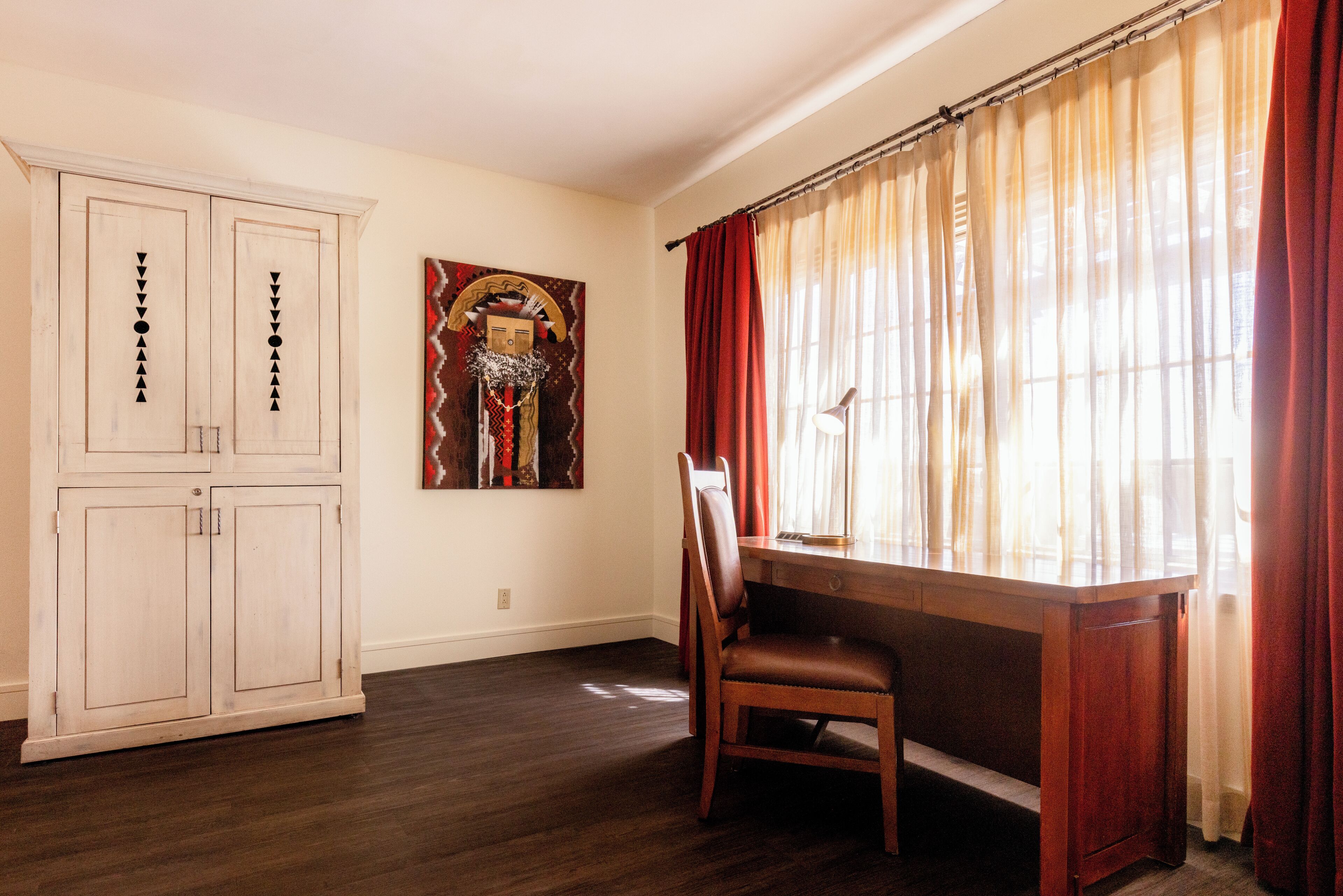 superior suite, 1 king bed, mountain view (one bedroom king suite) | premium bedding, pillow-top beds, in-room safe, desk