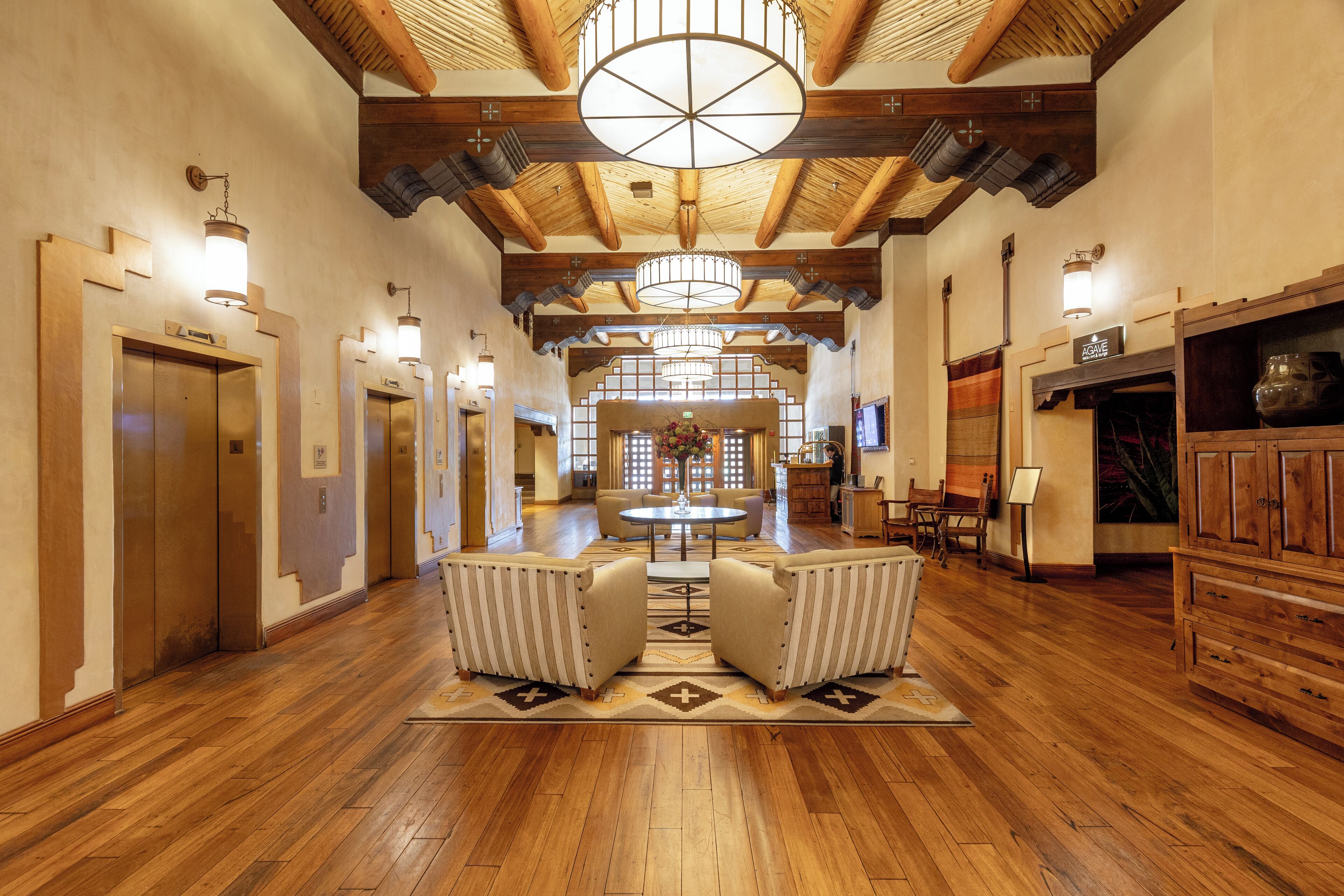 Coin salon dans le hall