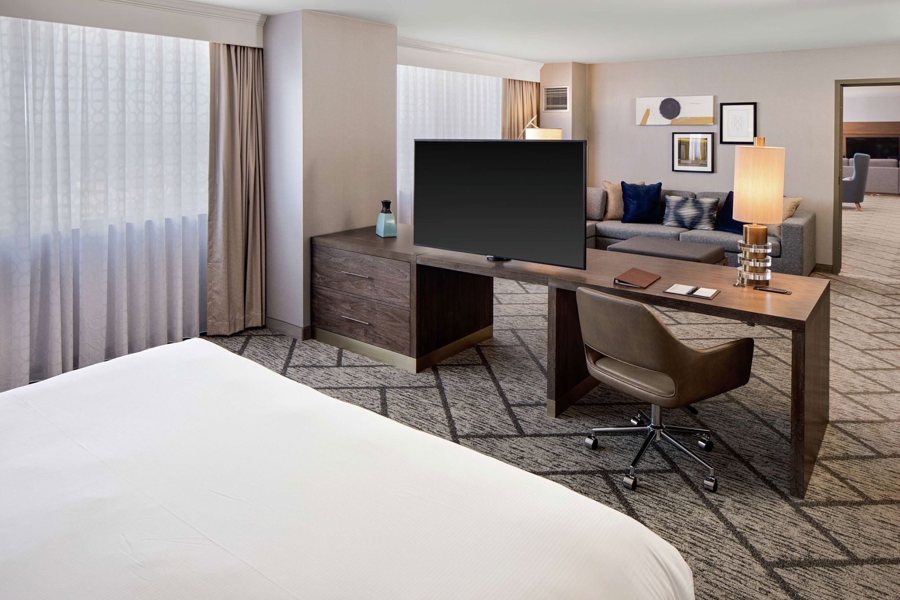 Premium bedding, in-room safe, desk, laptop workspace