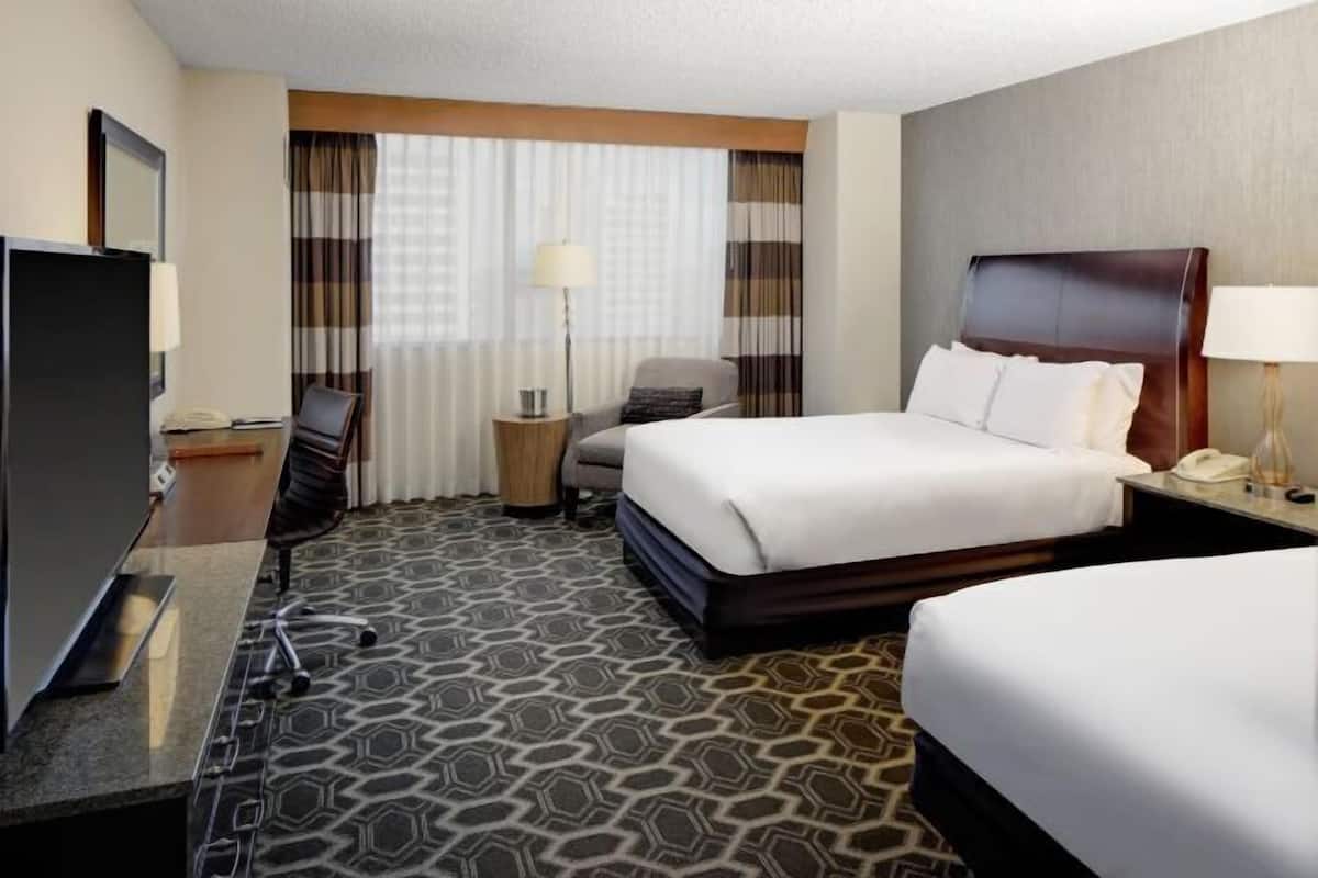 Premium bedding, in-room safe, desk, laptop workspace