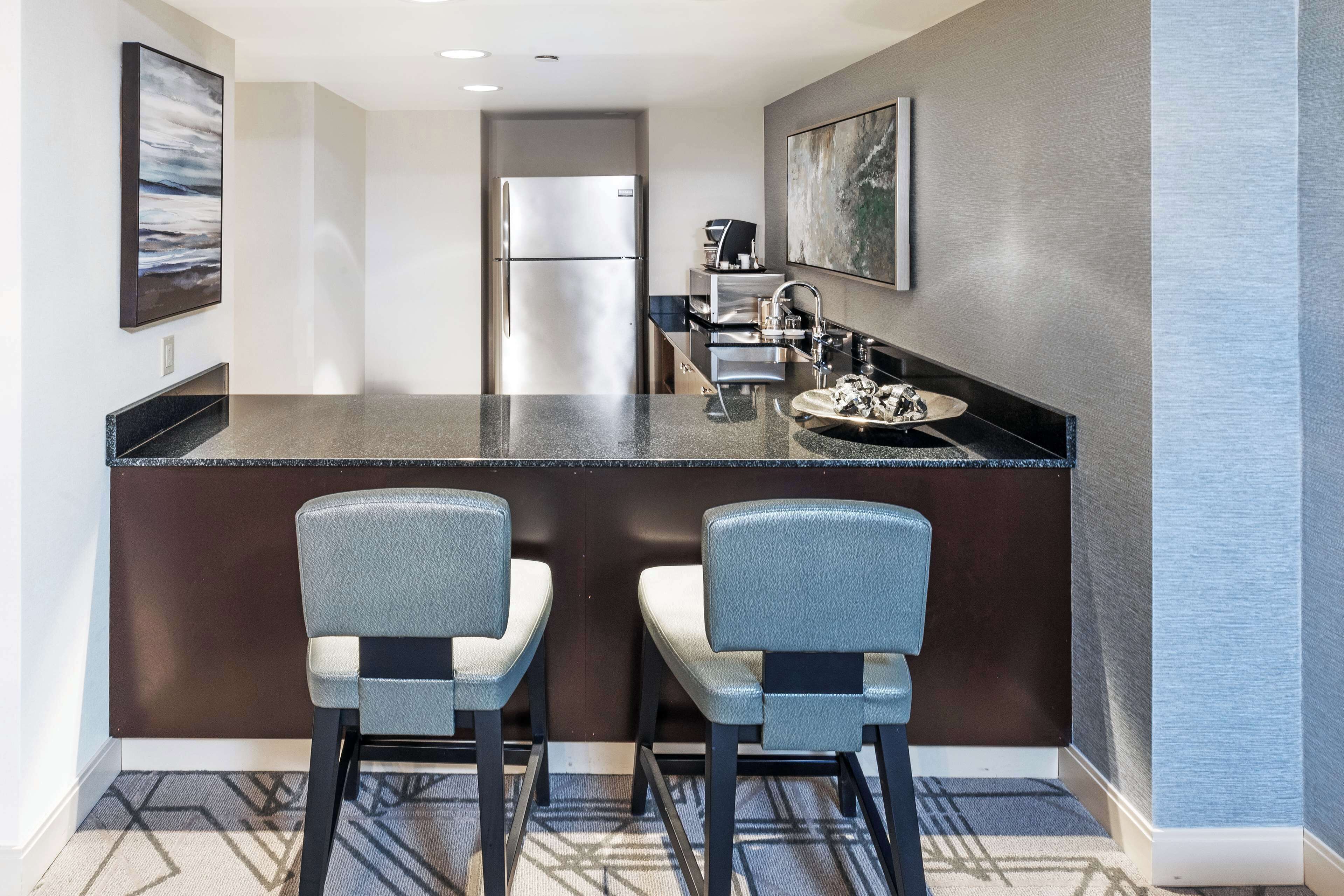 suite, 1 king bed (2 rooms) | premium bedding, in-room safe, desk, laptop workspace