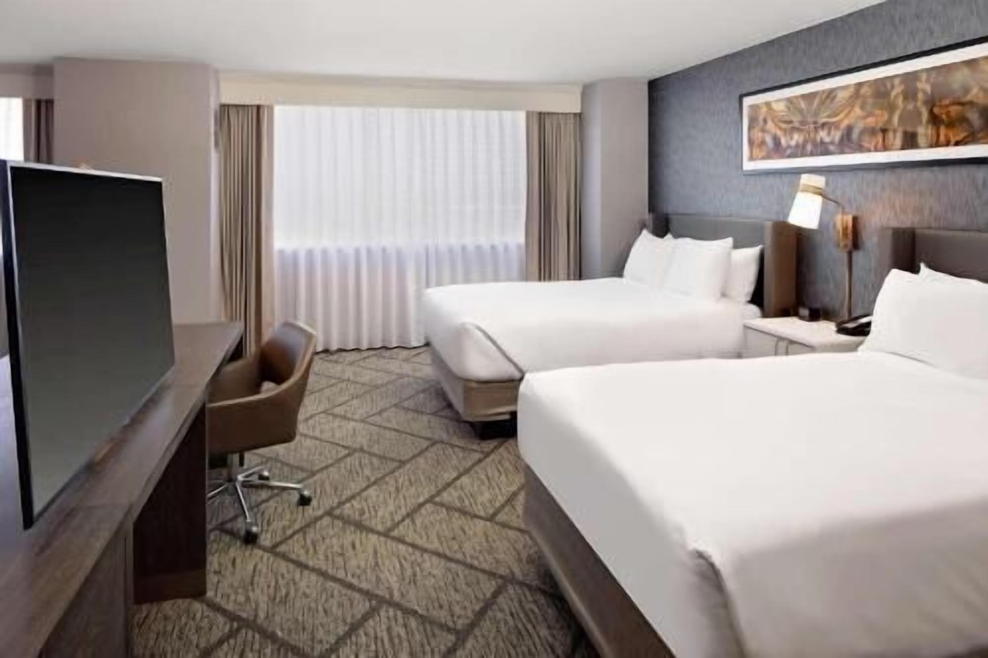 Premium bedding, in-room safe, desk, laptop workspace