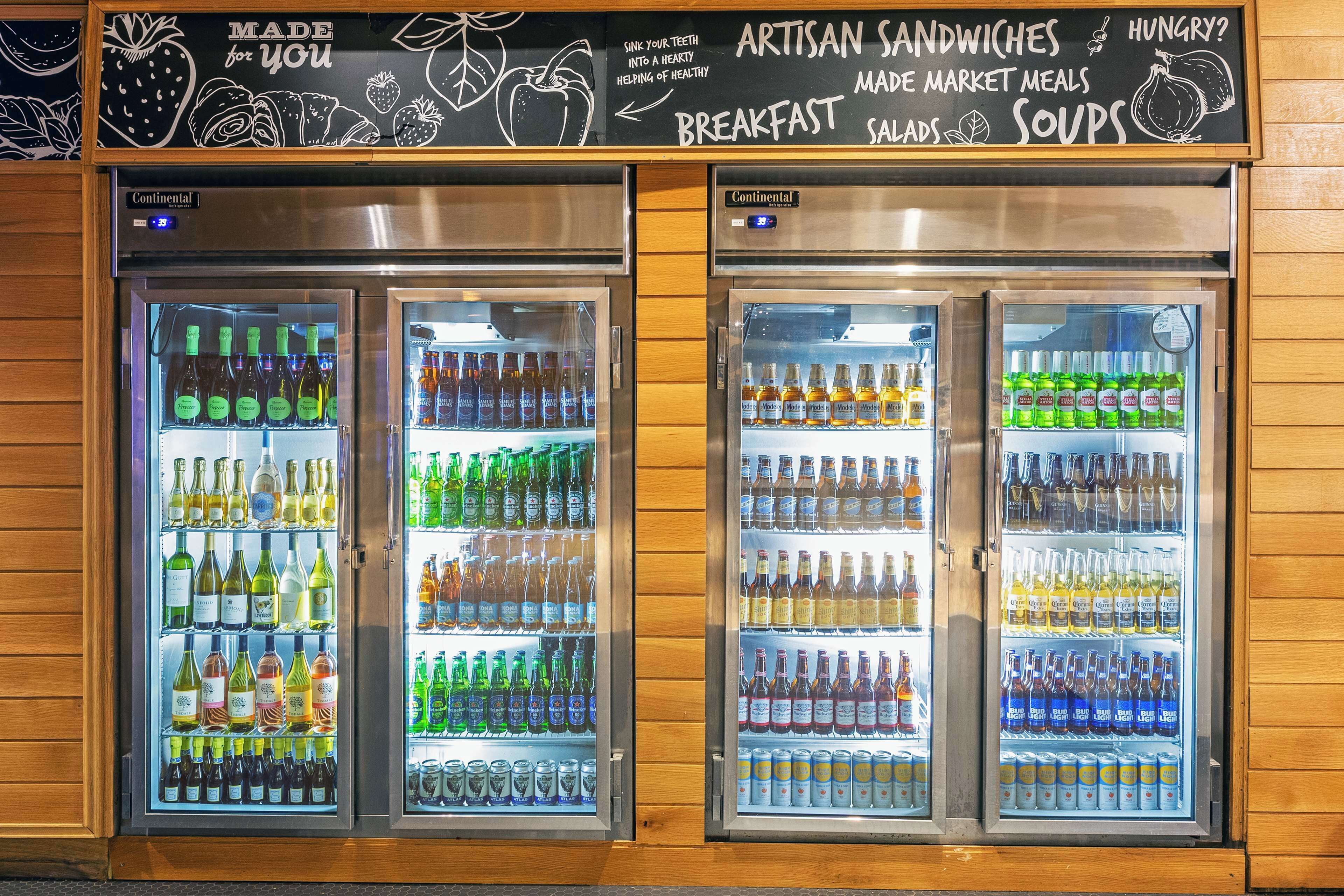 breakfast, lunch, dinner served; american cuisine