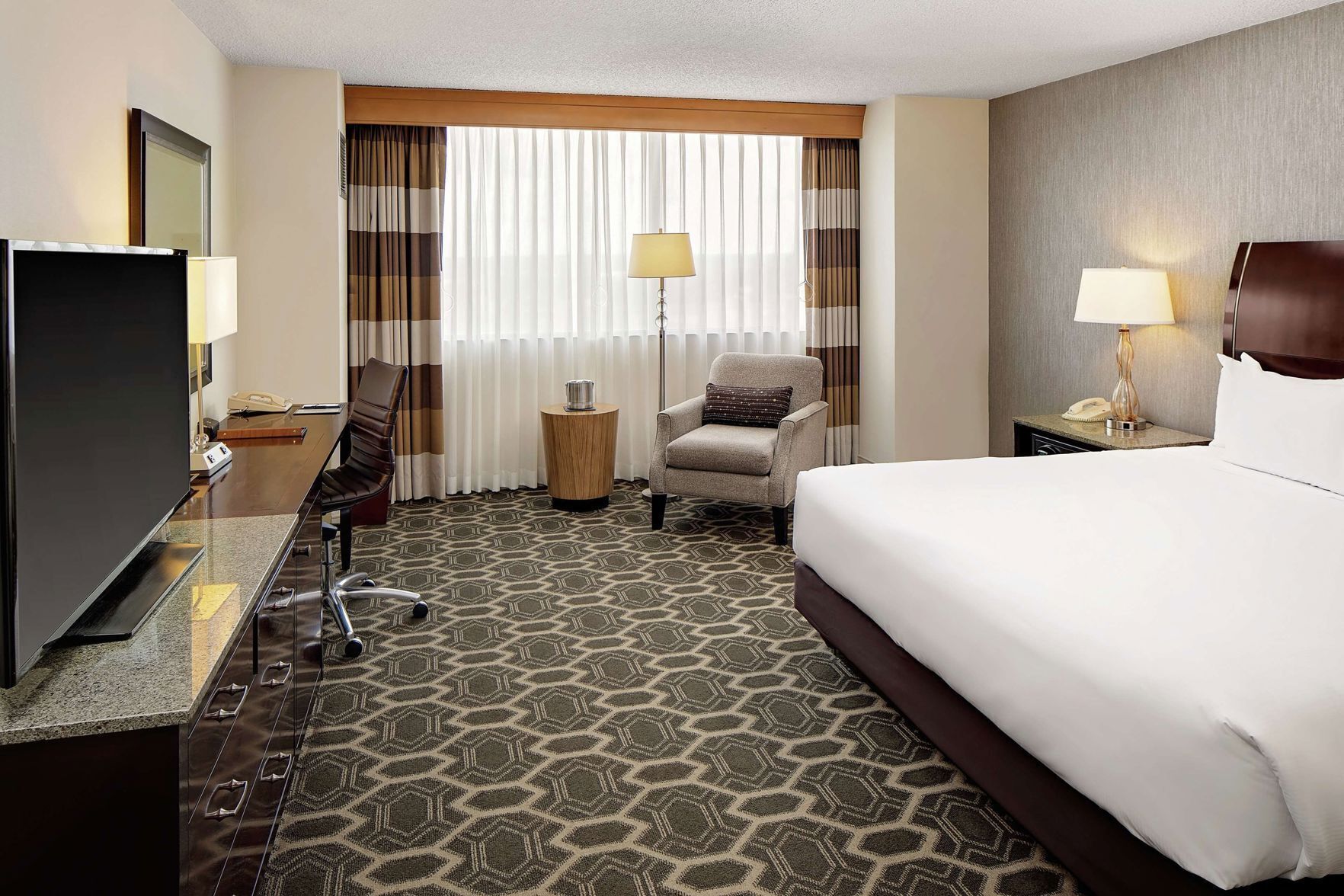 Premium bedding, in-room safe, desk, laptop workspace