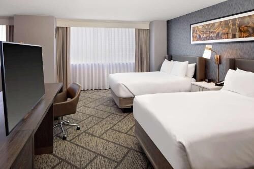 Premium bedding, in-room safe, desk, laptop workspace