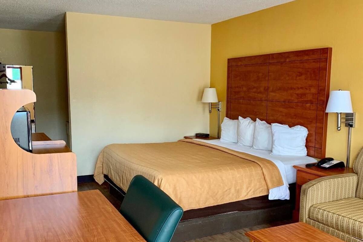 WiFi (free), bed sheets