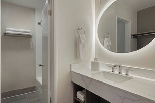 Chuveiro/banheira combinados, produtos de toalete grátis