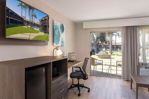 Hypo-allergenic bedding, in-room safe, desk, laptop workspace