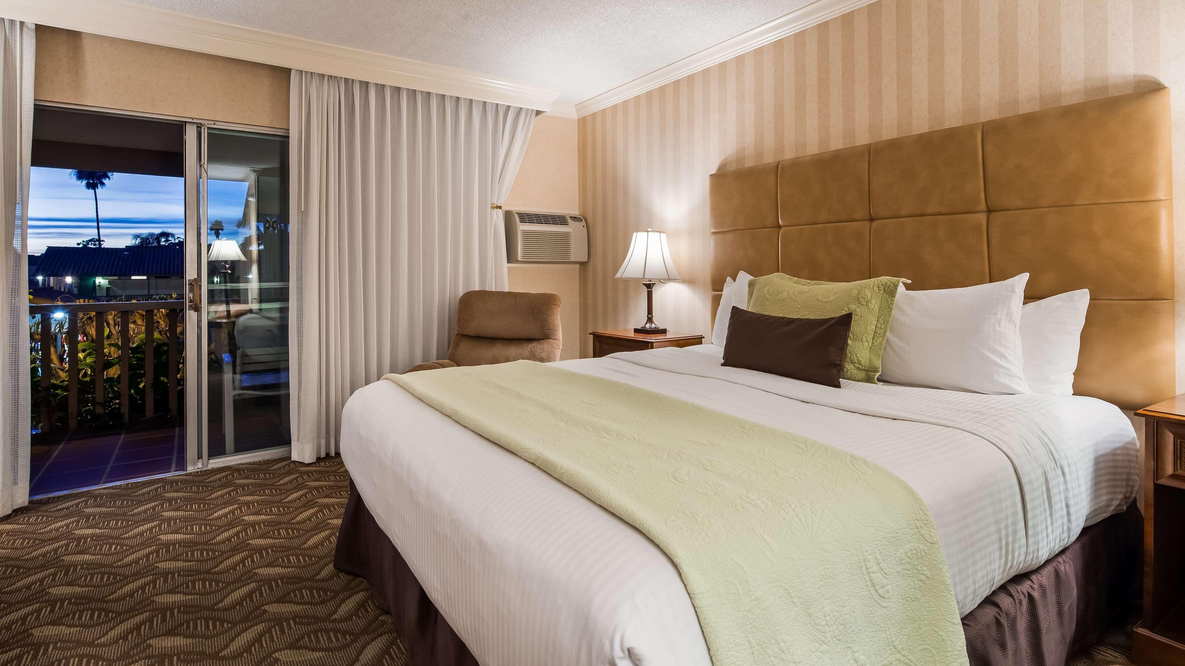 Hypoallergeen beddengoed, een kluis op de kamer, een bureau