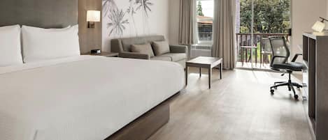 Executive Room, 1 King Bed with Sofa bed, Courtyard View