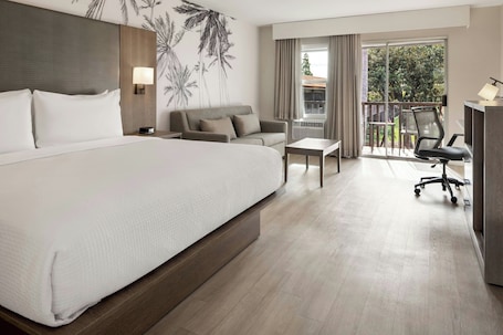 Executive Room, 1 King Bed with Sofa bed, Courtyard View | Hypo-allergenic bedding, in-room safe, desk, laptop workspace. FOUND Hotels, Santa Barbara, Series by Marriott