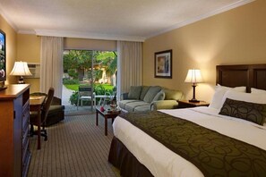 防过敏的被褥、客房内保险箱、办公桌、笔记本电脑工作区