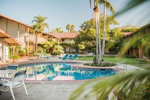 2 outdoor pools