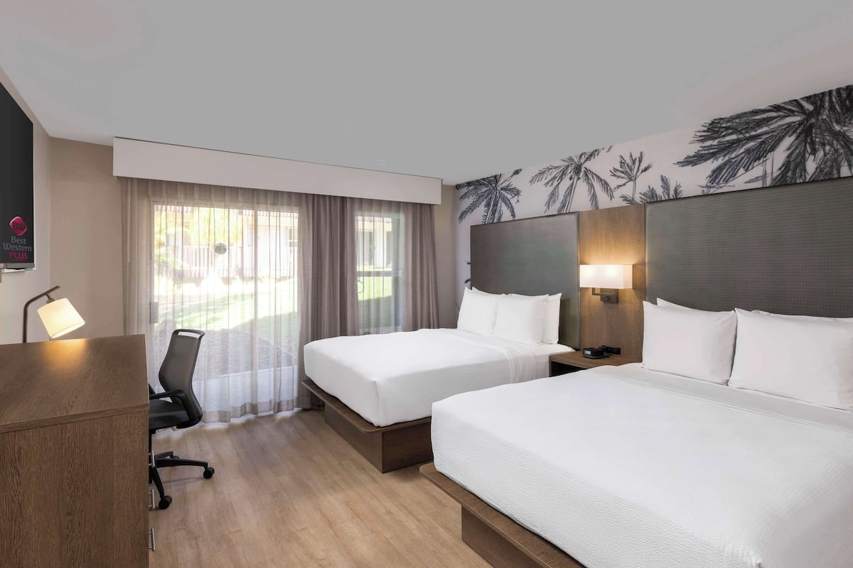 Hypo-allergenic bedding, in-room safe, desk, laptop workspace