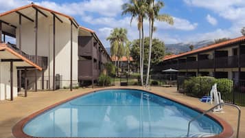 2 outdoor pools, open 9:00 AM to 10:00 PM, sun loungers
