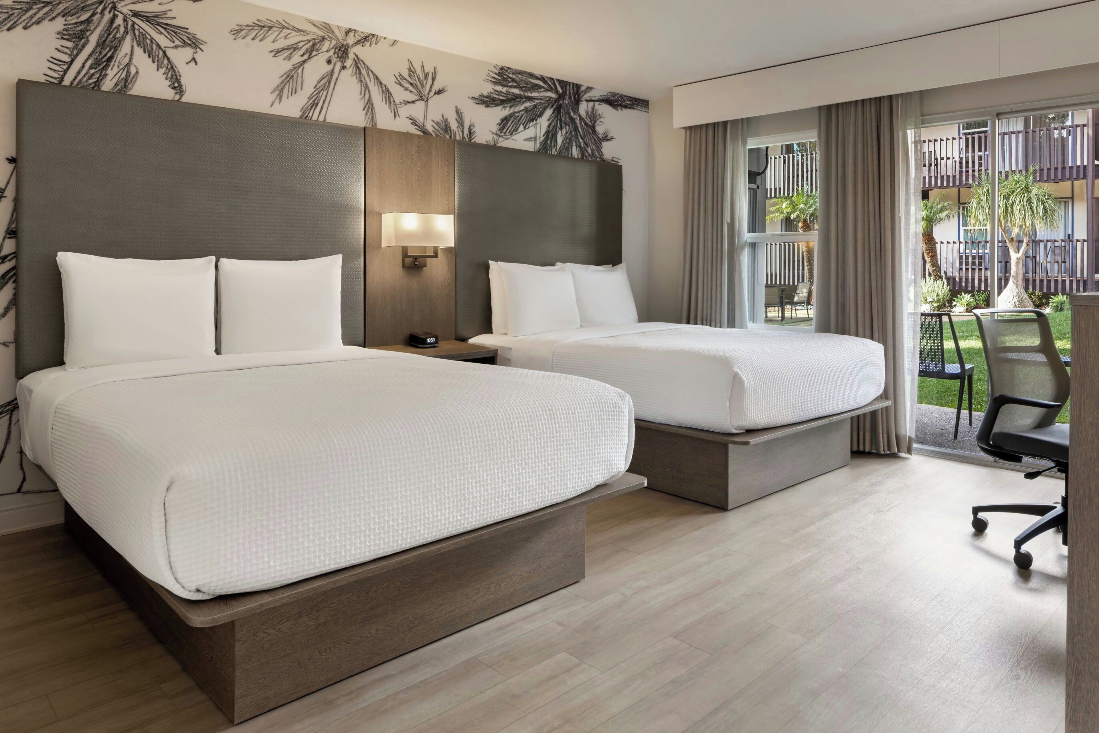 Hypo-allergenic bedding, in-room safe, desk, laptop workspace