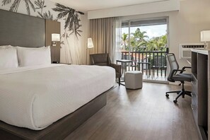 Chambre Deluxe, 1 très grand lit, vue cour intérieure | Literie hypoallergénique, coffres-forts dans les chambres, bureau