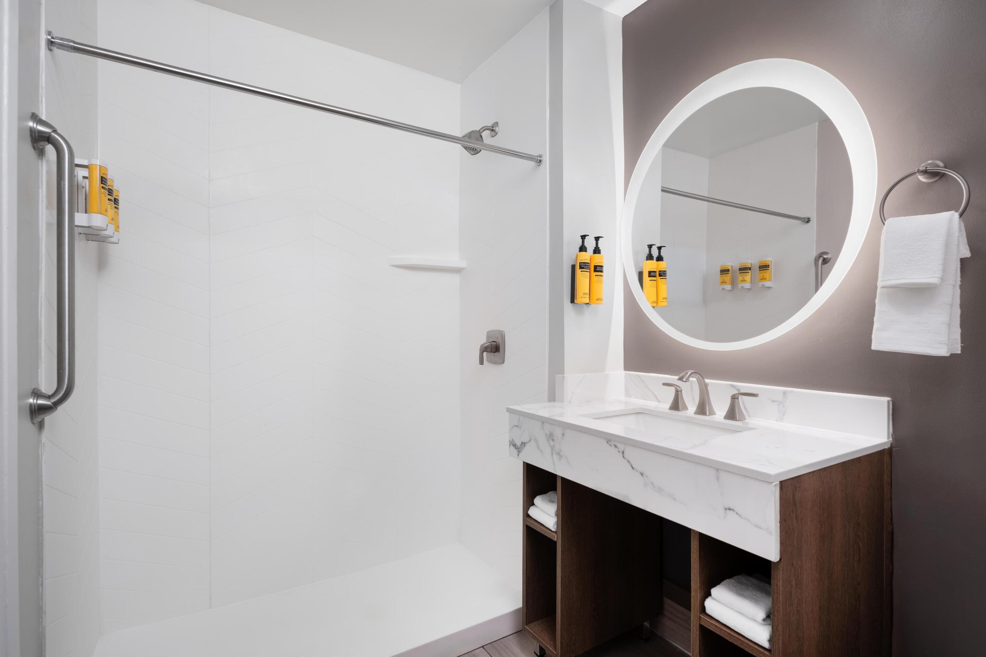 standard room, 2 double beds, non smoking, refrigerator | bathroom | combined shower/bathtub, free toiletries, hair dryer, towels