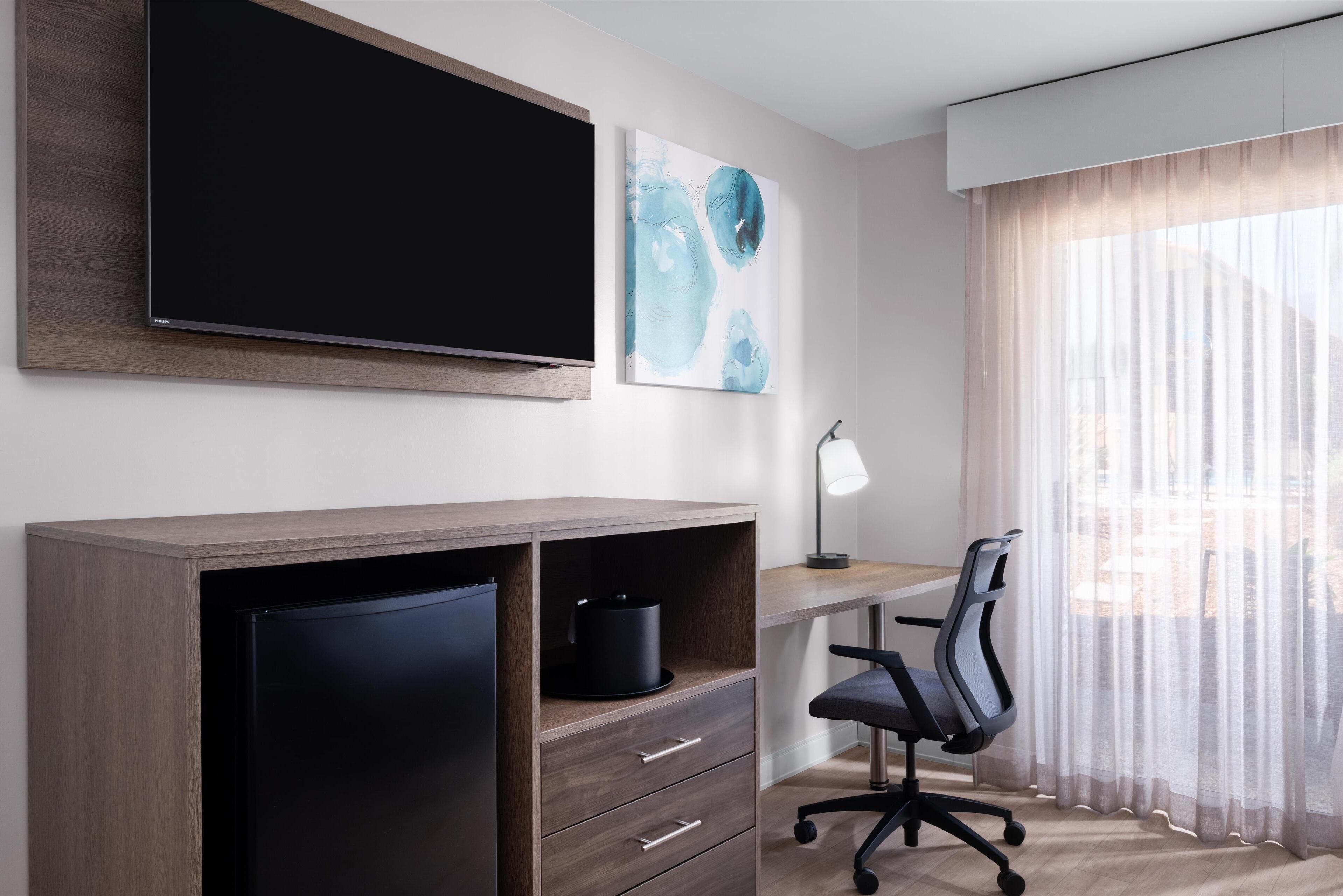 hypo-allergenic bedding, in-room safe, desk, laptop workspace