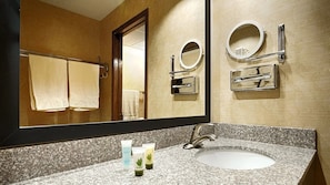 Combined shower/bathtub, deep-soaking bathtub, free toiletries