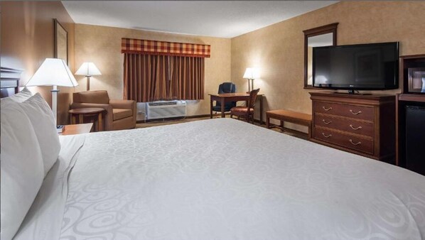 Deluxe Room, 1 King Bed, Non Smoking | Desk, laptop workspace, iron/ironing board, free WiFi