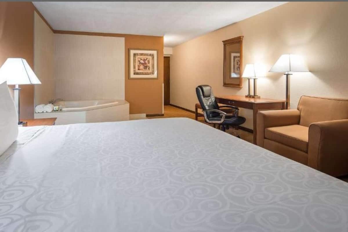 Suite, 1 King Bed, Non Smoking, Jetted Tub | Desk, laptop workspace, iron/ironing board, bed sheets