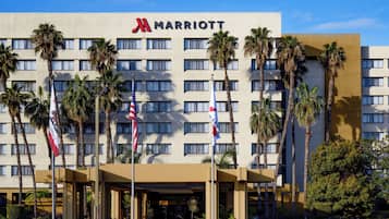 Stunning hotel with a modern design, featuring a flat facade and evenly spaced windows.