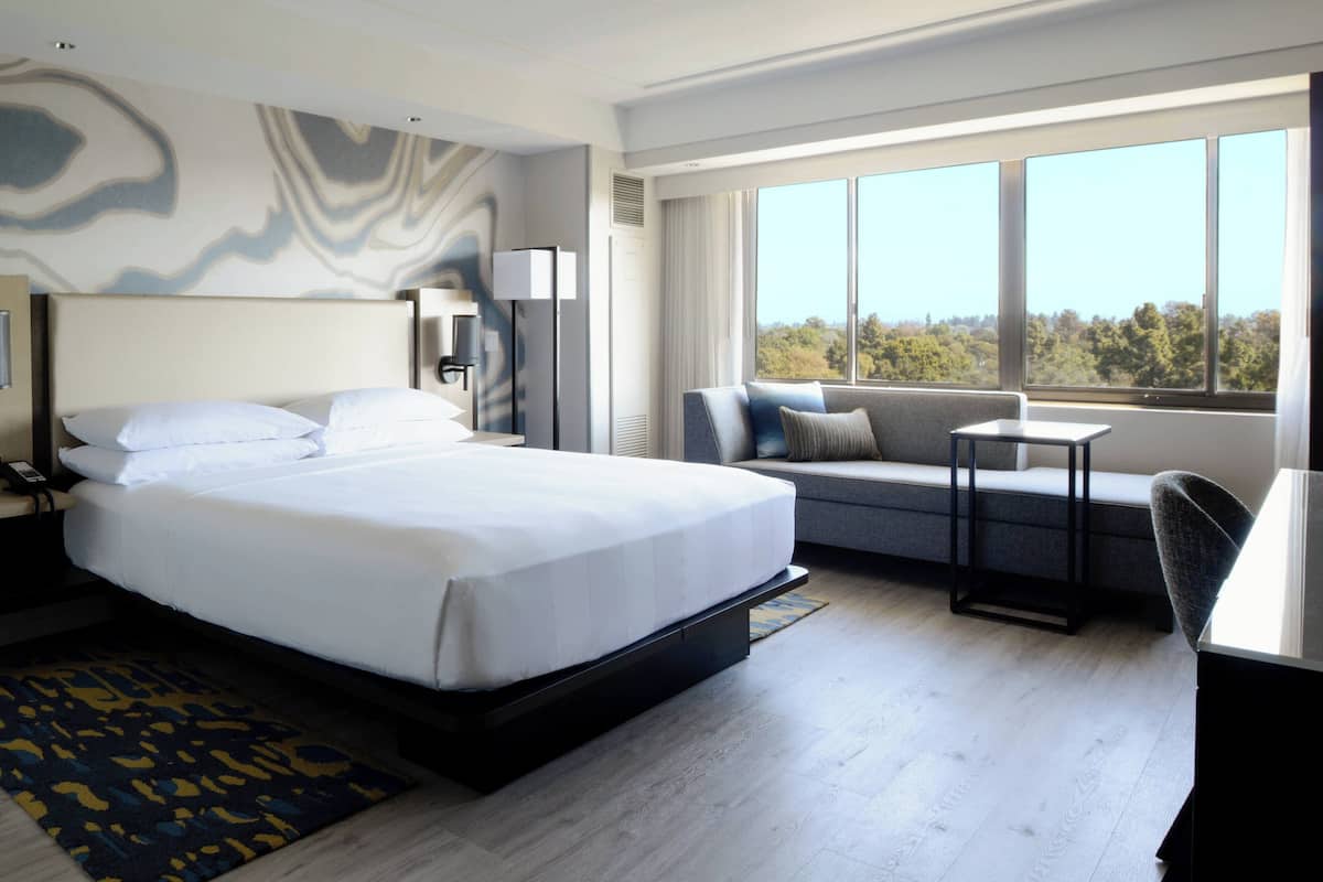 premium bedding, down duvets, in-room safe, desk