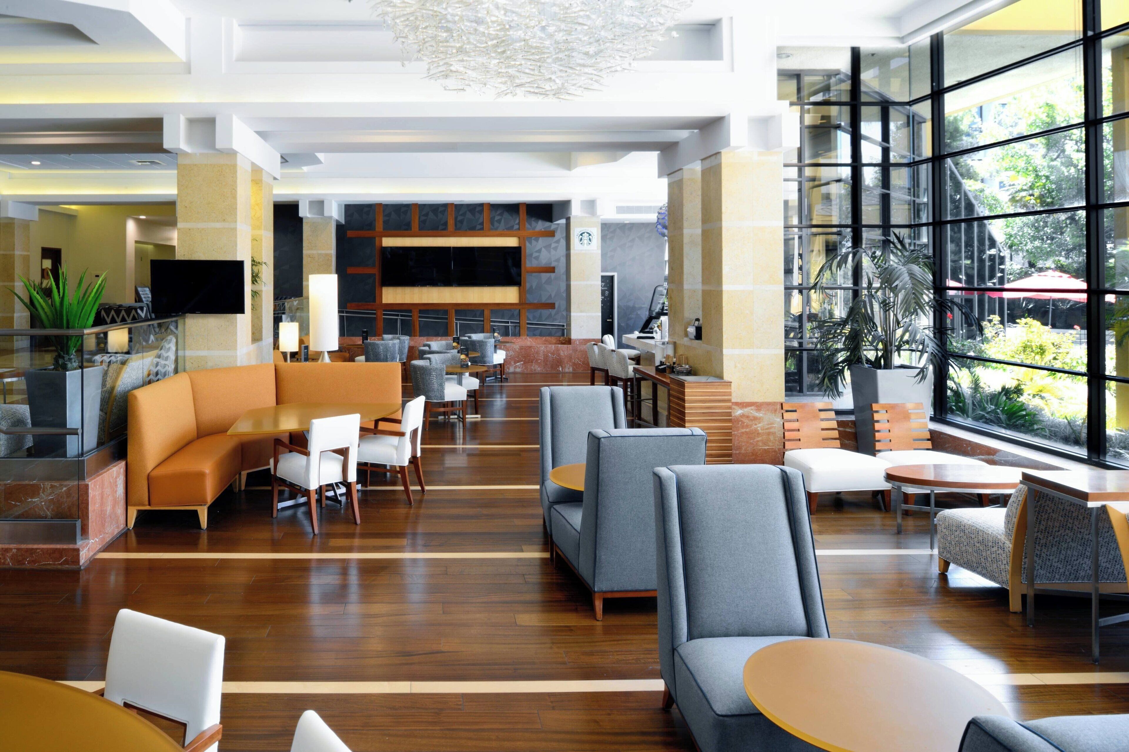 2 restaurants, breakfast, lunch, dinner served; international cuisine