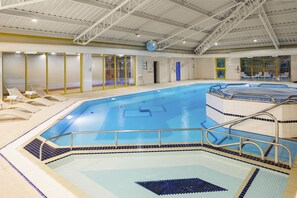 Indoor pool, pool loungers