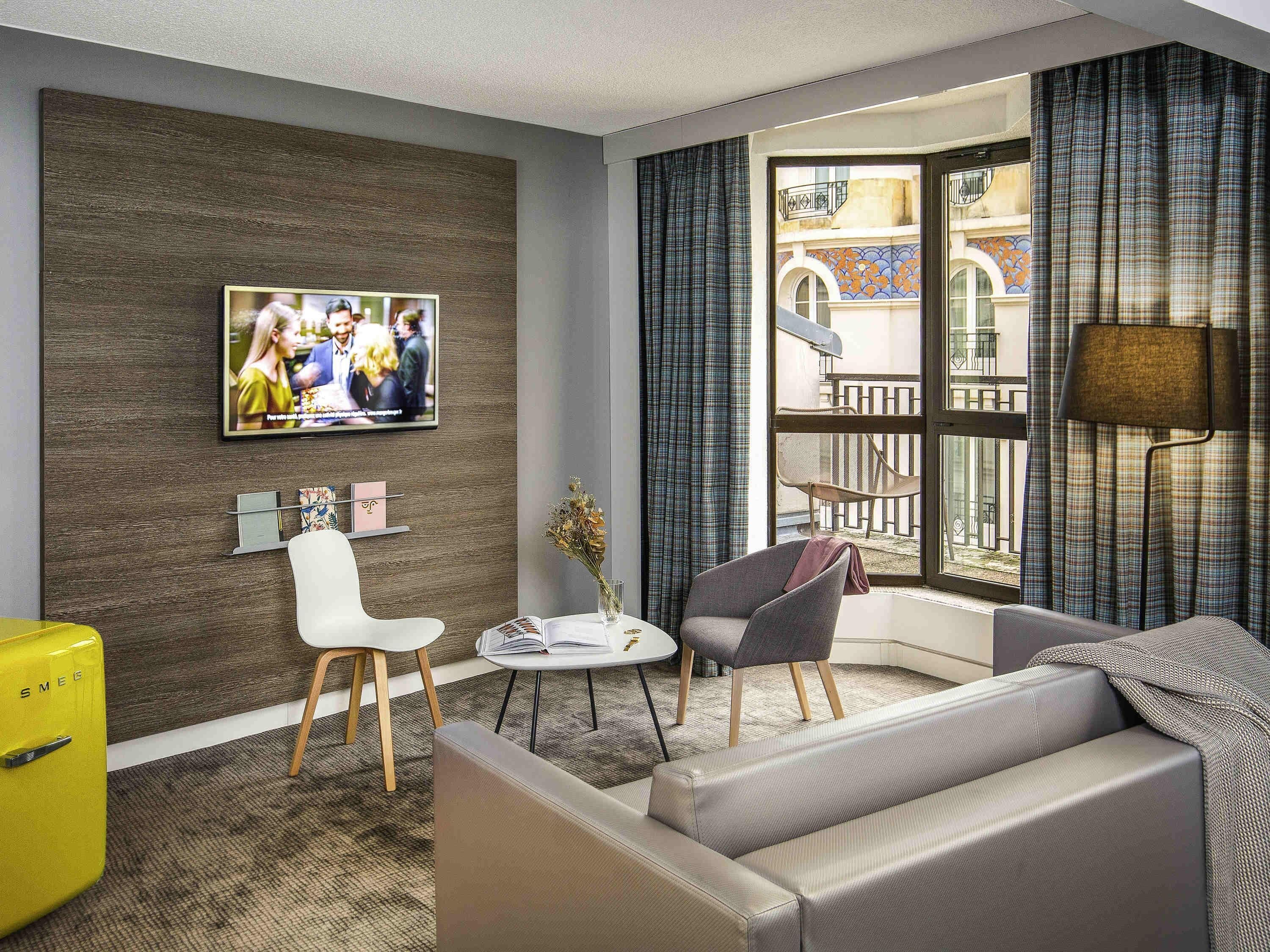 Junior Suite, 1 Double Bed with Sofa bed | Premium bedding, pillow-top beds, minibar, in-room safe