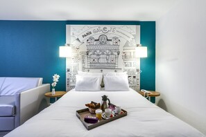 Standard Room with 1 double bed and2 single beds | Premium bedding, pillowtop beds, minibar, in-room safe