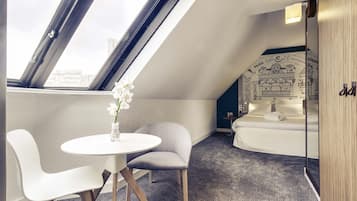 Suite Business, 1 cama doble | Ropa de cama de alta calidad, colchones con acolchado adicional, minibar