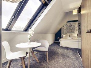 Business suite, 1 tweepersoonsbed | Luxe beddengoed, pillowtop-bedden, een minibar, een kluis op de kamer