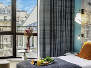 Privilege, Kamer, 1 tweepersoonsbed, terras | Luxe beddengoed, pillowtop-bedden, een minibar, een kluis op de kamer