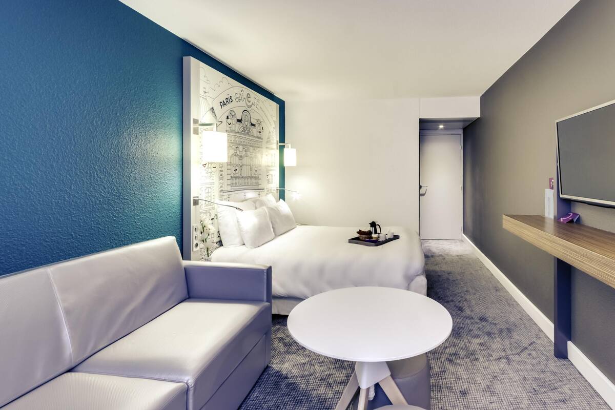 Standaard kamer, 1 tweepersoonsbed met slaapbank | Luxe beddengoed, pillowtop-bedden, een minibar, een kluis op de kamer